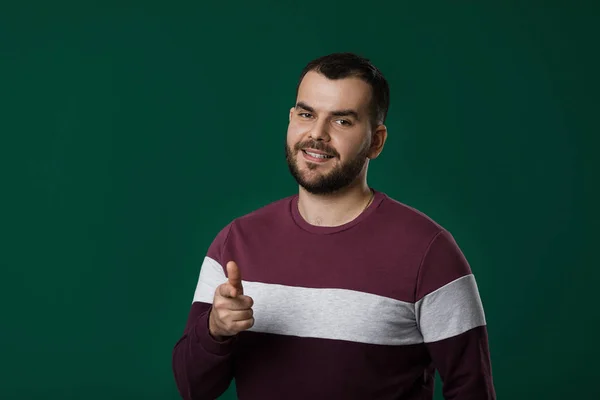 Jovem bonito aponta mão em você — Fotografia de Stock