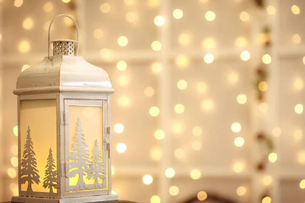 Різдвяний ліхтар з копіювальним простором — стокове фото