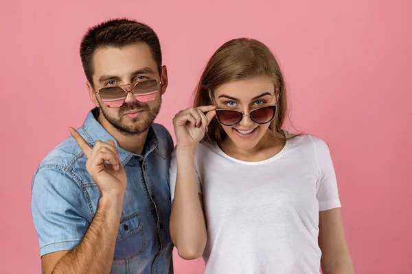 Mooi paar in liefde veel plezier — Stockfoto