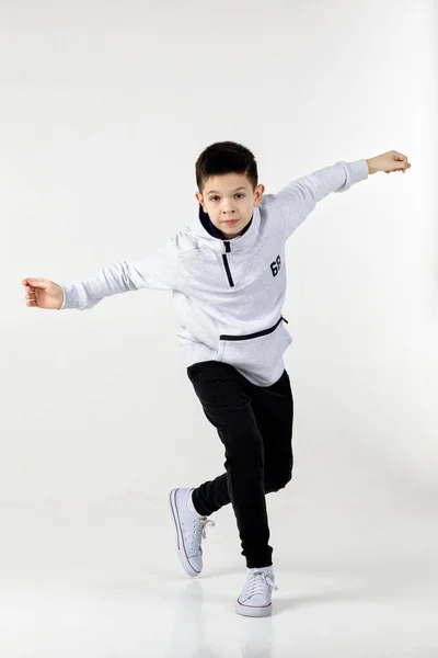 Dans eden küçük hip-hop çocuğu — Stok fotoğraf