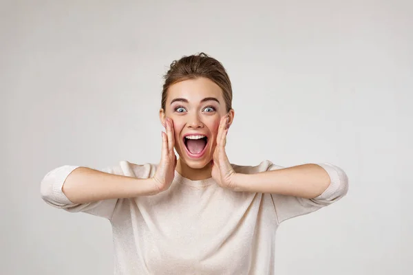 Surprised beautiful woman with shocked facial expression — Stock Photo, Image
