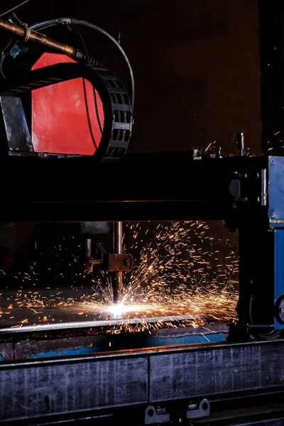 Plasmaschneiden von Metall mit einem cnc. — Stockfoto