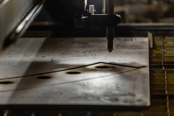 Corte a plasma de metal com cnc . — Fotografia de Stock