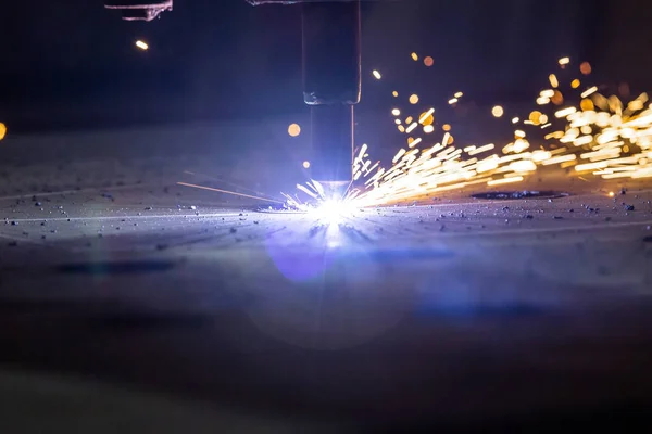 Plasmaskärning av metall med cnc. — Stockfoto