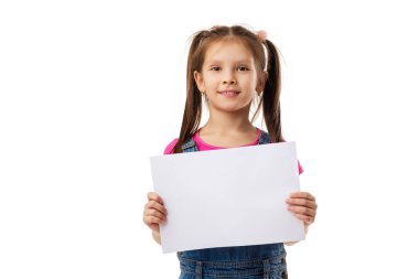 Boş duran mutlu tatlı kız çocuğu