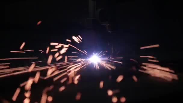 Industrial cnc plasma cutting of metal plate — Stock Video
