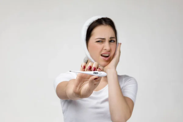 Young sad woman suffering from tooth pain — Stock Photo, Image