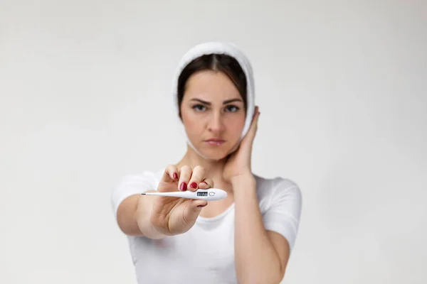 Jovem triste mulher sofrendo de dor de dente — Fotografia de Stock