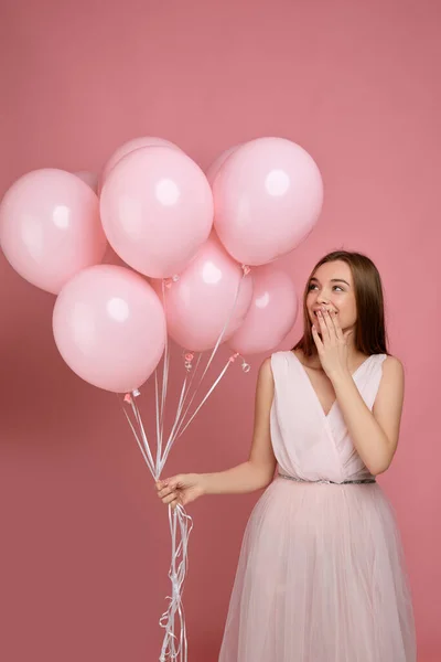 Solenizantka pozowanie z balonami — Zdjęcie stockowe