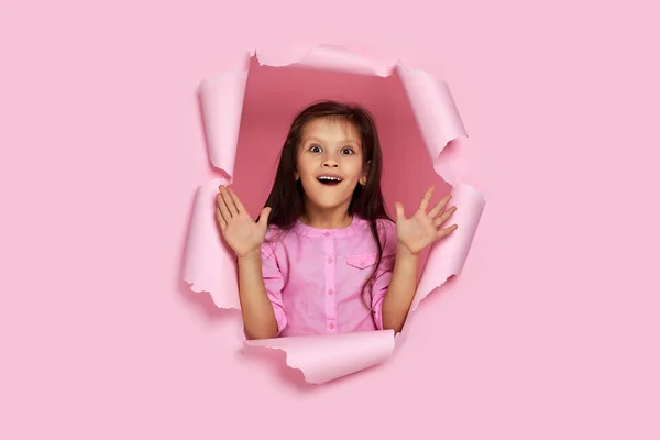 Surprised caucasian little child girl looking with happy face expression sales — Stock Photo, Image