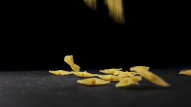 İtalyan usulü çiğ makarna