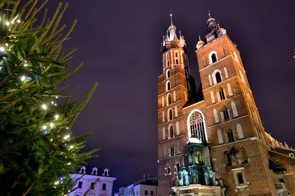 Diciembre 2019 Polonia Iglesia Santa María Por Noche Durante Mercado — Foto de Stock