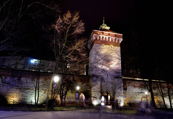 Diciembre 2019 Polonia Florian Gate Por Noche Durante Navidad —  Fotos de Stock