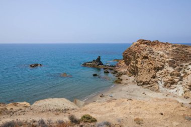 Cabo de Gata 'nın doğal parkında güzel bir uçurum.