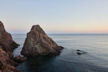 Cabo de Gata 'nın doğal parkında güzel bir uçurum.