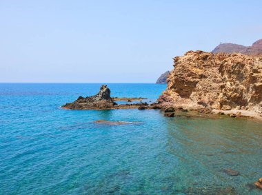 Cabo de Gata 'nın doğal parkında güzel bir uçurum.
