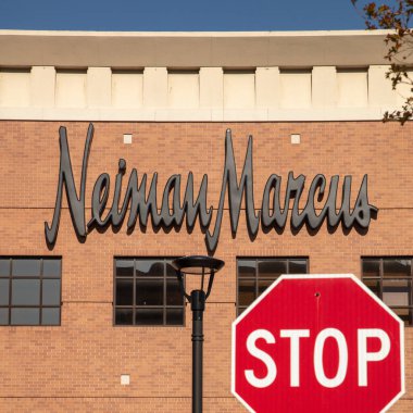 ABD, 26 Nisan 2020, Neiman Marcus 'un Corona Virüs Salgını nedeniyle iflas başvurusu yapmayı düşündüğü bildirildi.