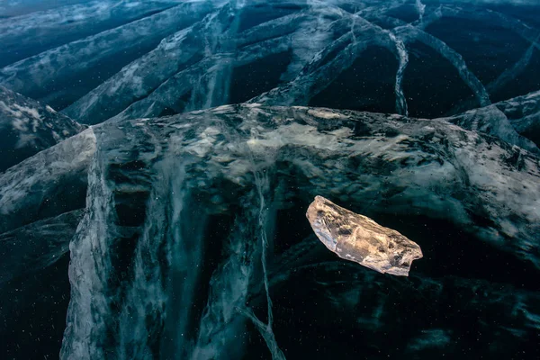 The ice on the lake. Russia — Stock Photo, Image