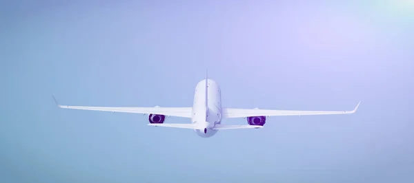 Avião de passageiros sobre o céu azul — Fotografia de Stock