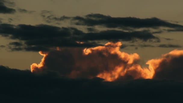 Las nubes tormentosas del atardecer — Vídeo de stock