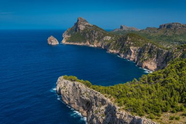 İspanya 'nın Mallorca adasındaki Cape Formentor' a giden yolda Es Colomer 'in panoramik manzarası