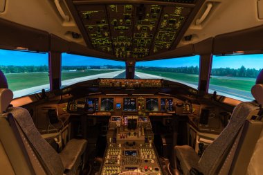 Boeing 777 Zürih havaalanı 16. pistinde kalkış noktasında.