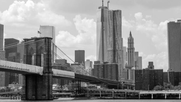 Brooklyn bridge with Manhattan in the background