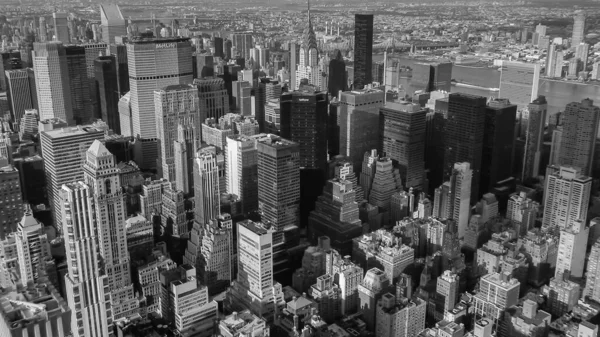 Empire State Binası 'ndaki gözlem güvertesinin tepesinden New York.