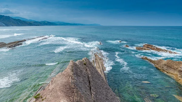 Zumaia 'daki Flysch, İspanya' daki Bask ülkesinde.