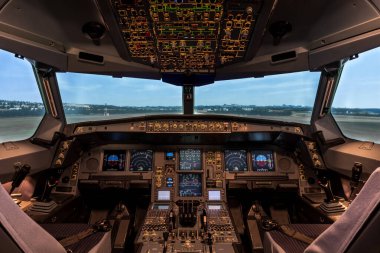 Zürih, Swtthe; 26 Nisan 2016: A340 kalkış noktası Zürih pisti 16