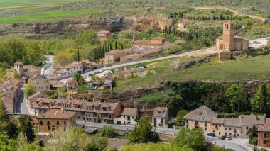 Sepulveda 'nın İspanyol köyünün tepesinden manzara