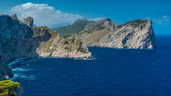 Mallorca adasındaki Cape Formentor 'daki kayalıklar