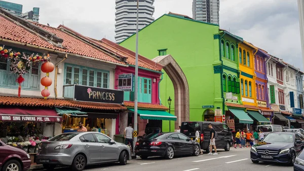 Singapur; 9 Haziran 2019: Singapur 'da renkli ticari bir cadde