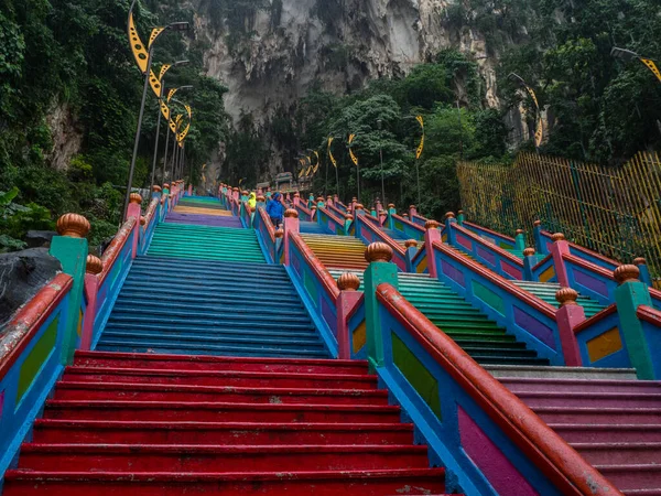 Kuala Lumpur, Malezya; 16 Haziran 2019: Batu Mağaraları 'ndan gelen turistler