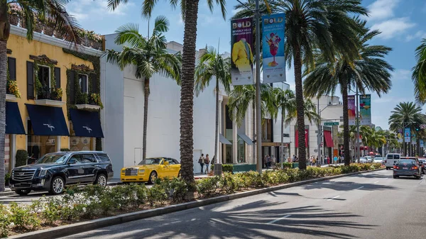 Los Angeles, ABD; 16 Haziran 2018: Rodeo Drive 'daki lüks ve moda dükkanları