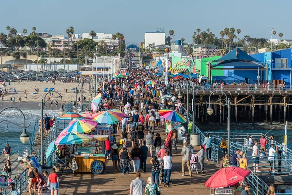 Santa Monica Eua Junho 2018 Multidões Pessoas Cais Santa Mônica — Fotografia de Stock