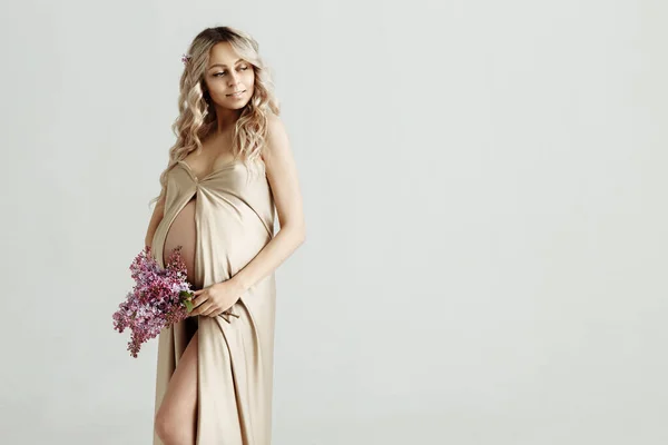 Pregnancy Motherhood Concept Portrait Happy Beautiful Pregnant Woman Lilac Flowers — Stock Photo, Image