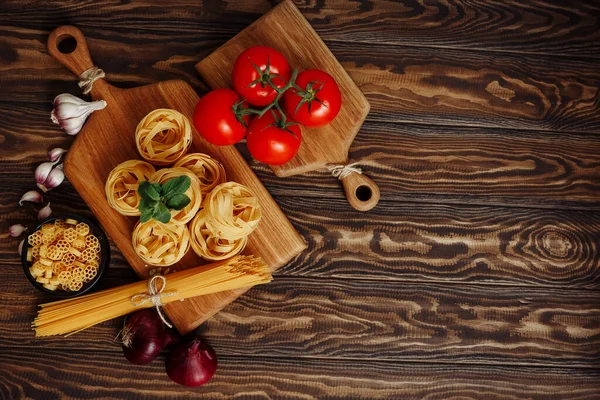 Spaghetti Fettuccine Ingredients Cooking Pasta Wooden Table Blank Wooden Kitchen — Stock Photo, Image
