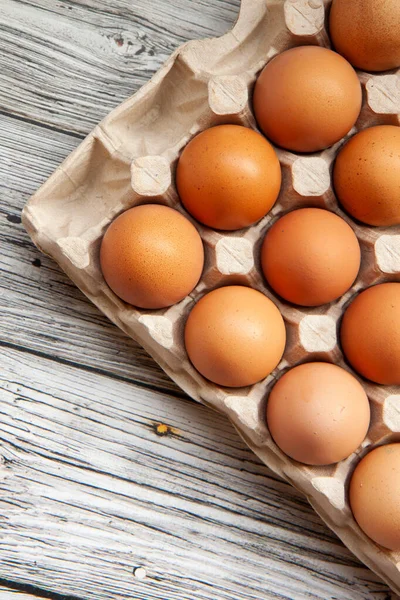 Hafif Ahşap Arka Planda Kahverengi Tavuk Yumurtaları — Stok fotoğraf