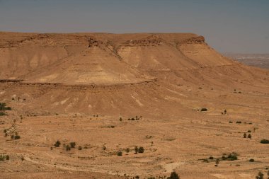 Chenini, Tunus 'un güneyindeki Tataouine bölgesinde yıkılmış bir Berberi köyüdür.