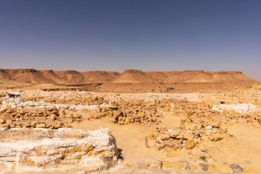 Chenini, Tunus 'un güneyindeki Tataouine bölgesinde yıkılmış bir Berberi köyüdür.