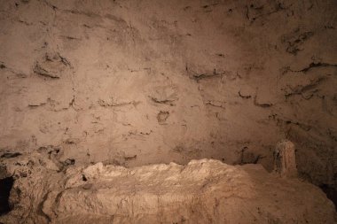 Chenini, Tunus 'un güneyindeki Tataouine bölgesinde yıkılmış bir Berberi köyüdür.