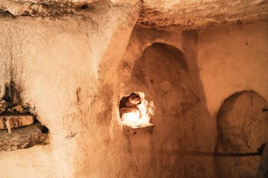 Chenini, Tunus 'un güneyindeki Tataouine bölgesinde yıkılmış bir Berberi köyüdür.