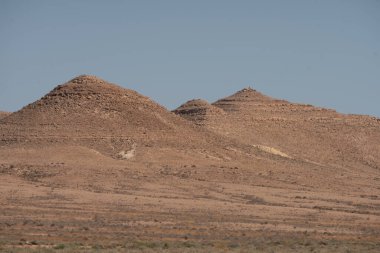 Chenini, Tunus 'un güneyindeki Tataouine bölgesinde yıkılmış bir Berberi köyüdür.