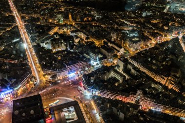 Paris, geceleri La Defans
