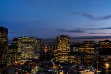 Paris, geceleri La Defans
