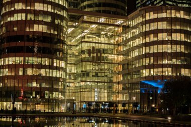 Paris, geceleri La Defans