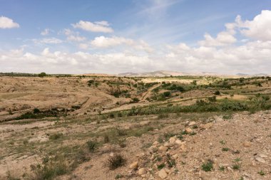 Oeslatia 'ya hoş geldiniz. Djebel ousselat ve djebel serj arasında bir düzlük merkezi