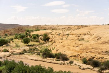 Oeslatia 'ya hoş geldiniz. Djebel ousselat ve djebel serj arasında bir düzlük merkezi