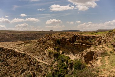 Oeslatia 'ya hoş geldiniz. Djebel ousselat ve djebel serj arasında bir düzlük merkezi